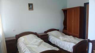 Гостевой дом Kyores Горис Стандартный двухместный номер с 2 отдельными кроватями-2